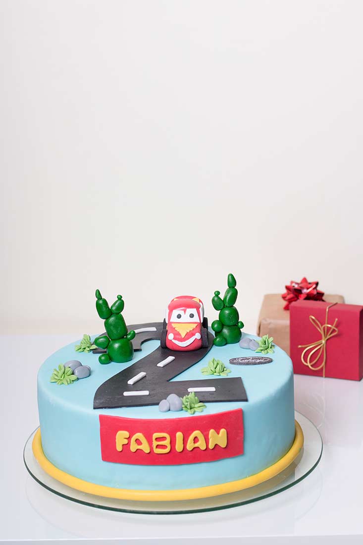 Tort okrągły w masie cukrowej Nr 1